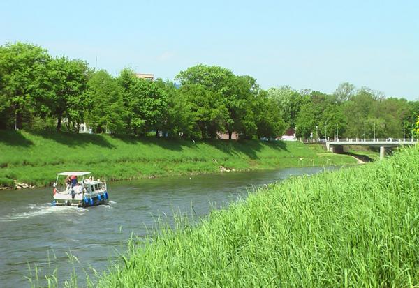 Historická vodní cesta Baťův kanál