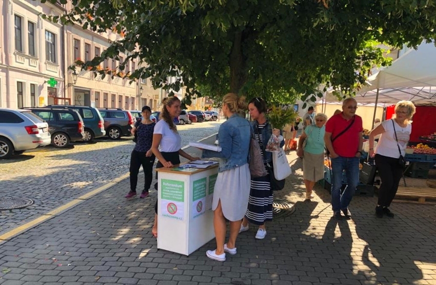 Obyvatelé Říčan u Prahy se v referendu vyjádří k parkovacím zónám