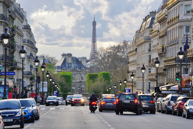 V Paříži bude chytat hlasitá vozidla a motorky hlukový radar