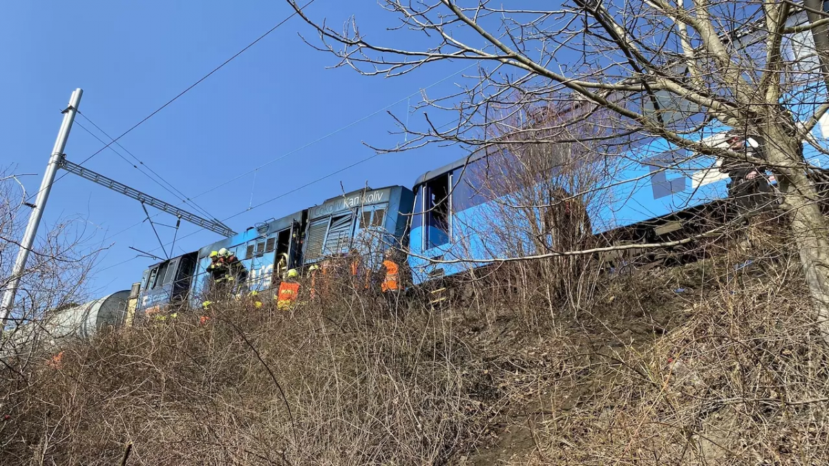 Srážka dvou nákladních vlaků v Praze! Muž byl ošetřen s bolestí zad