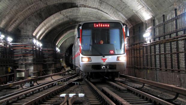  Na Florenci spadl muž do kolejiště metra, provoz byl na čtvrt hodiny přerušen
