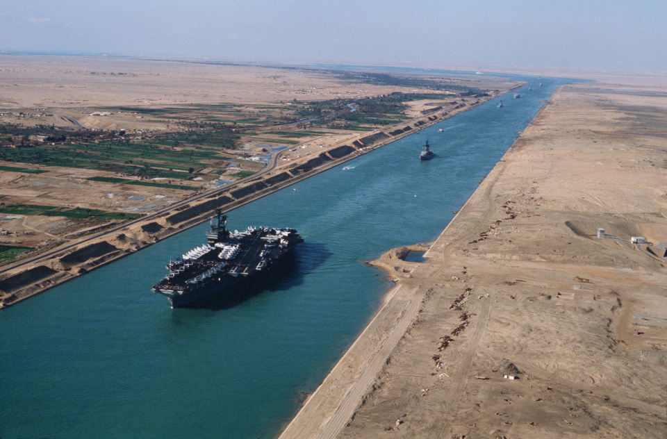 Poplatky za tranzit lodí budou od května v Suezském průplavu zvýšeny