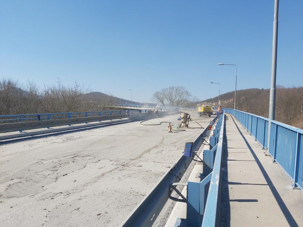 Oprava mostu v Děčíně úspěšně postupuje