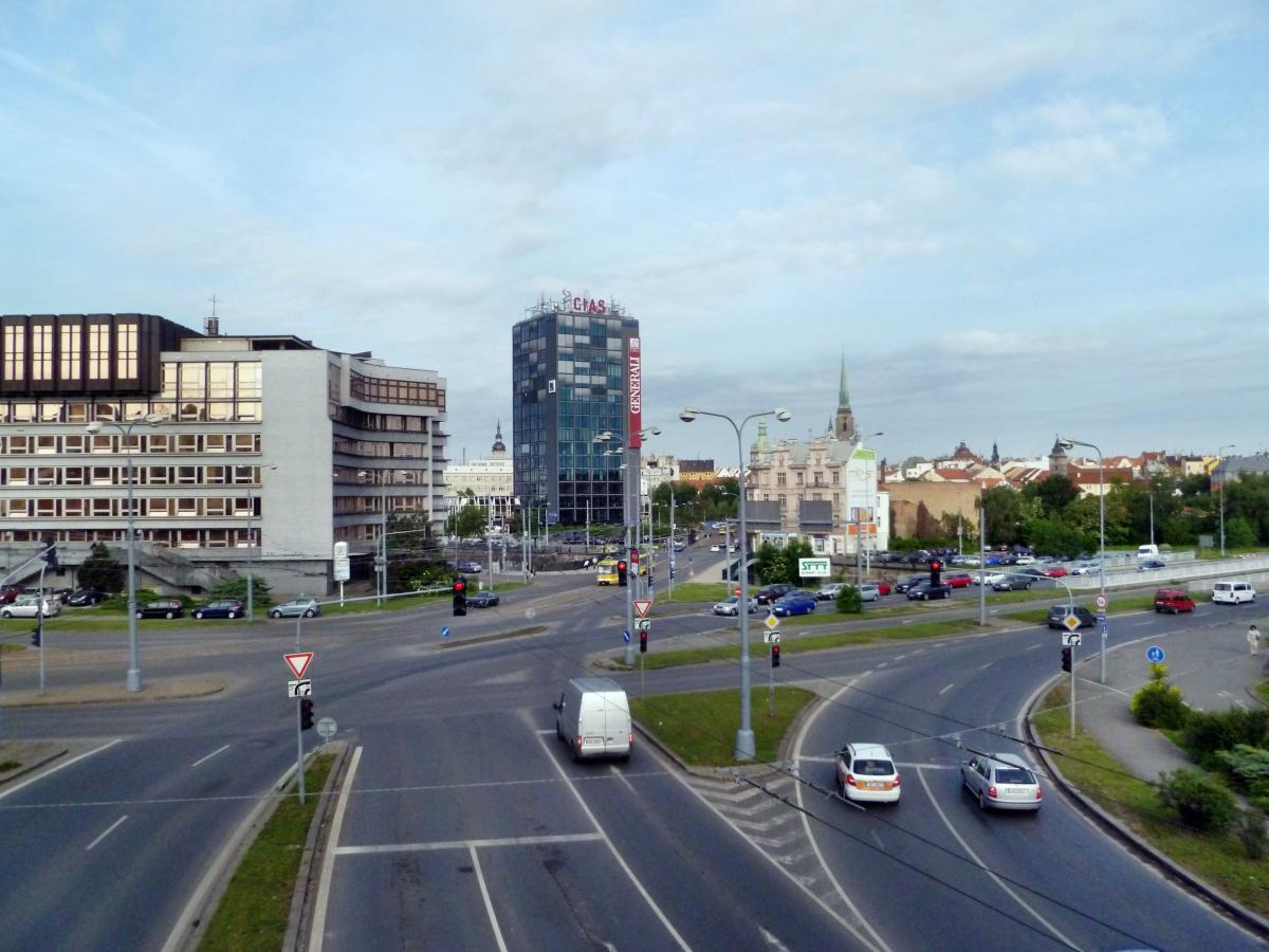 Plzeň osází zelení středový pás Tyršovy ulice, jedné z nejrušnějších ve městě