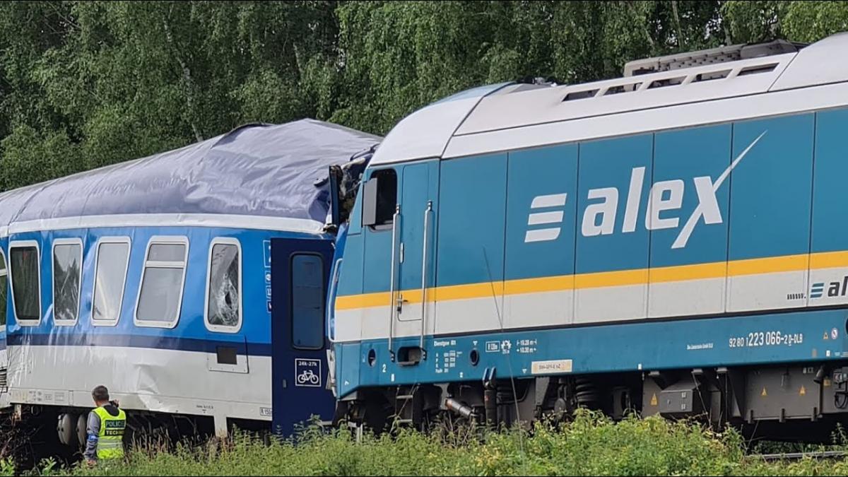 Loňskou srážku vlaků na Domažlicku zavinil strojvůdce rychlíku