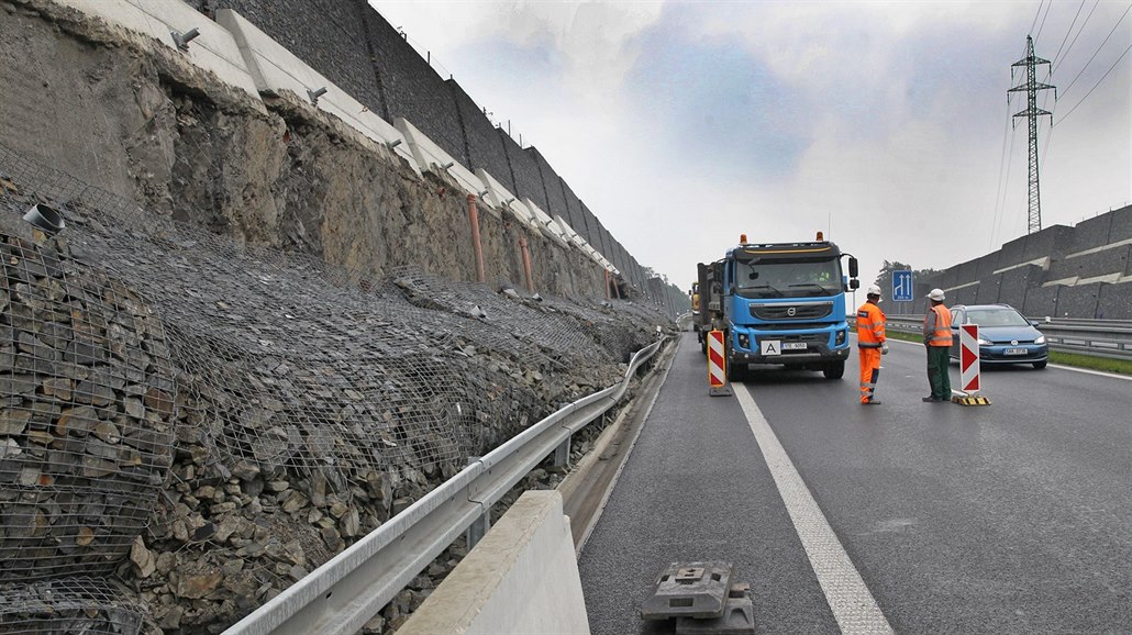 Oprava opěrných zdí zkomplikuje dopravu na silnici v Petrově nad Desnou