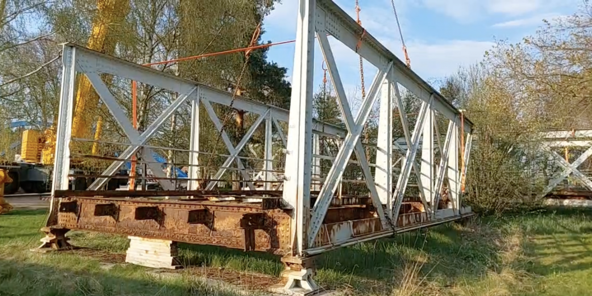 Hradec Králové uchová torzo železného mostu z roku 1907, uloží jej na letišti