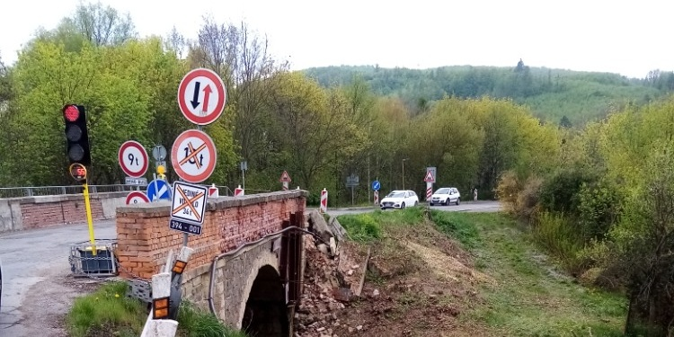 Most v Tetčicích na Brněnsku je v havarijním stavu, odborníci jej doporučili obratem uzavřít