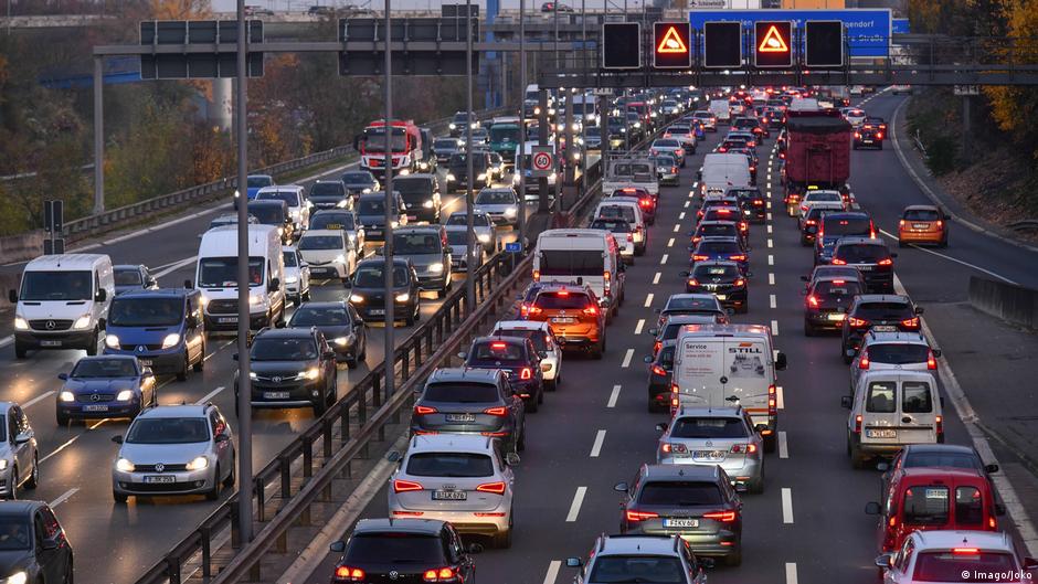 Průzkum: Nejoblíbenějším dopravním prostředkem v Německu stále zůstává auto