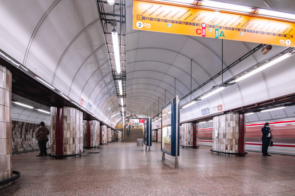 Linka C pražského metra má o víkendu kvůli opravě stropu omezený provoz
