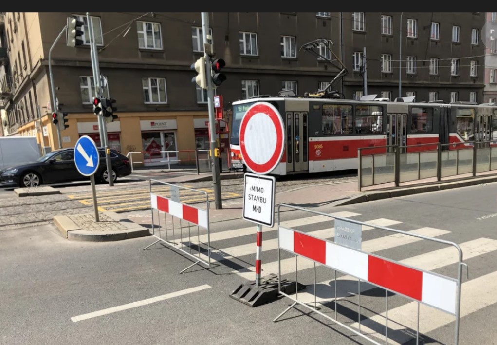 Kvůli opravám křižovatky ulic Na Petřinách a Na Větrníku čeká řidiče dopravní omezení 