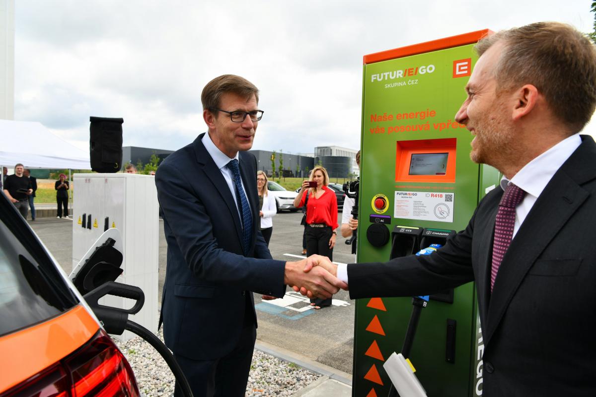 Řidiči v Česku mají další možnost dobít svůj elektromobil