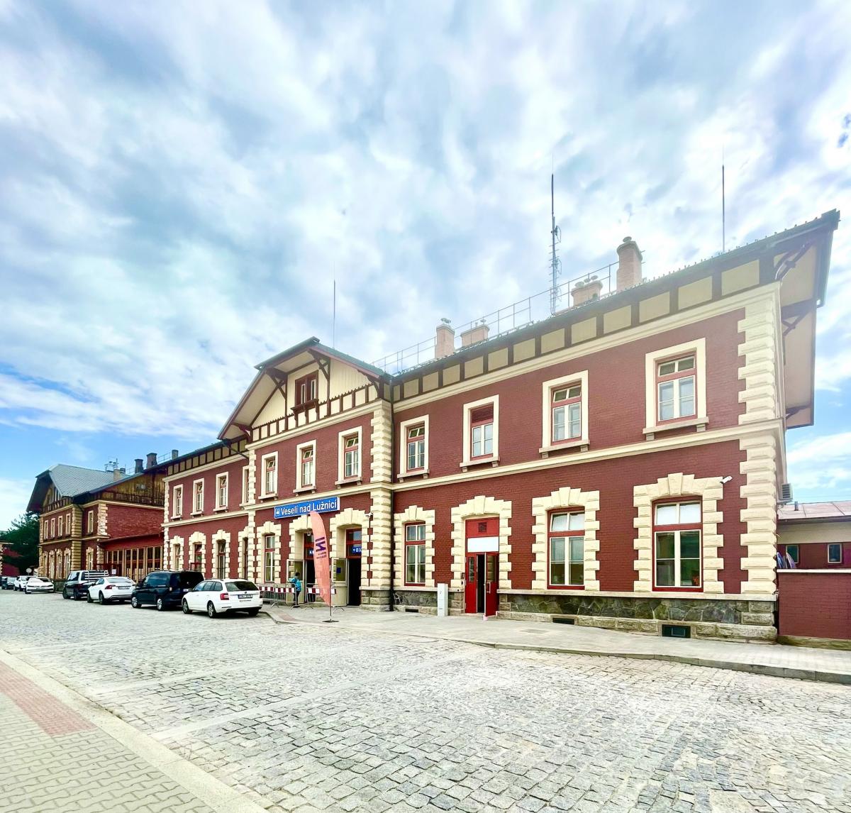 Ve čtvrtek 16. června se slavnostně otevřela zrekonstruovaná nádražní budova ve Veselí nad Lužnicí!