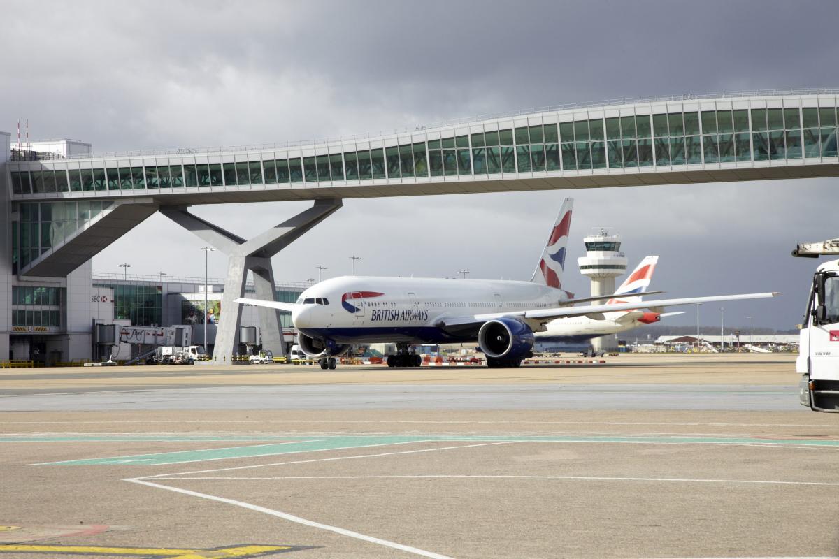 Londýnské letiště Gatwick reaguje na nedostatek personálu omezením počtu letů v létě