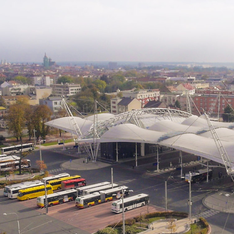  Dopravě v Hradci Králové pomohly nové dálnice, město buduje chytré řízení dopravy