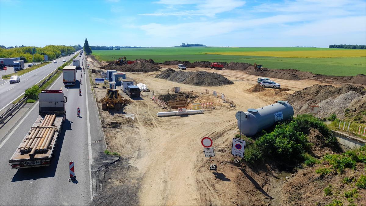 Na dálnici D35 u Skrbeně na Olomoucku bude letos dokončeno nové odpočívadlo 