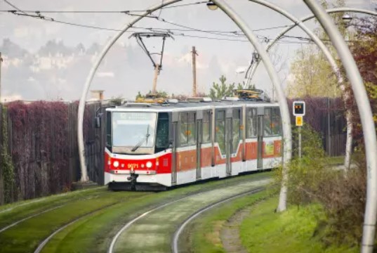Dopravní podnik hlavního města Prahy vyhlásil veřejnou zakázku na zhotovitele stavby tramvajové tratě Holyně – Slivenec