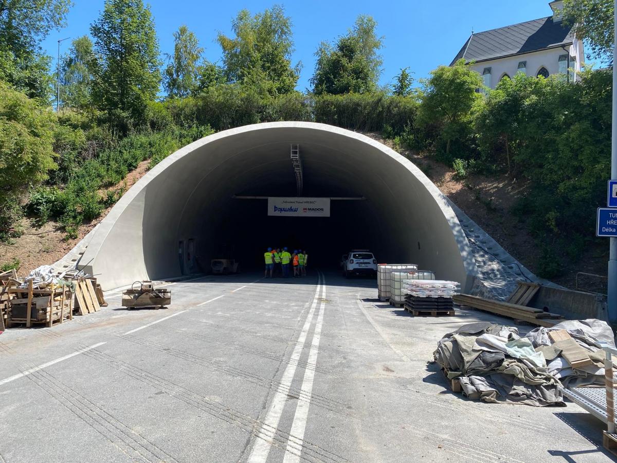 VIDEO: Jak postupují opravy Hřebečského tunelu?