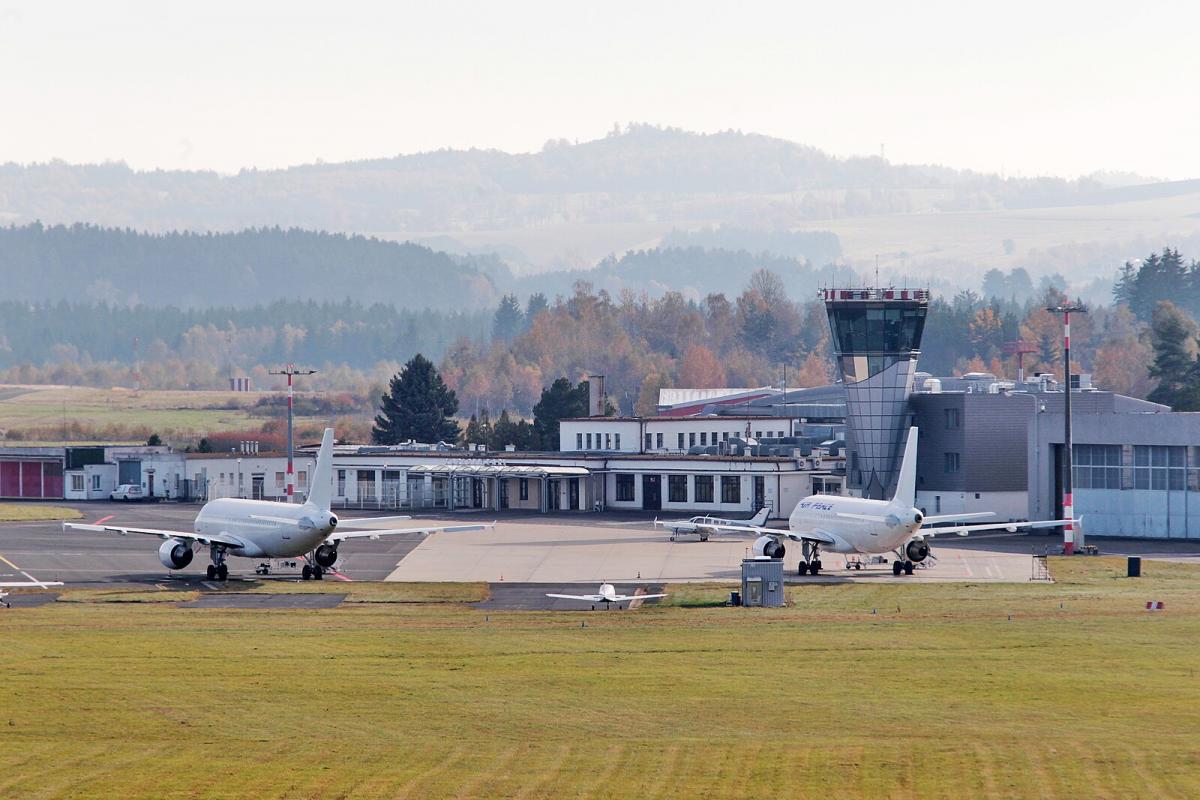 Karlovarské letiště disponuje příjemnou atmosférou a službami, které cestující oceňují