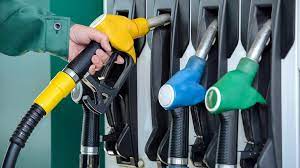 Plošné ceny paliv bezprostředně reagují na pokles cen ropy. Nafta v tomto týdnu zlevnila o korunu na 43,99 Kč/l