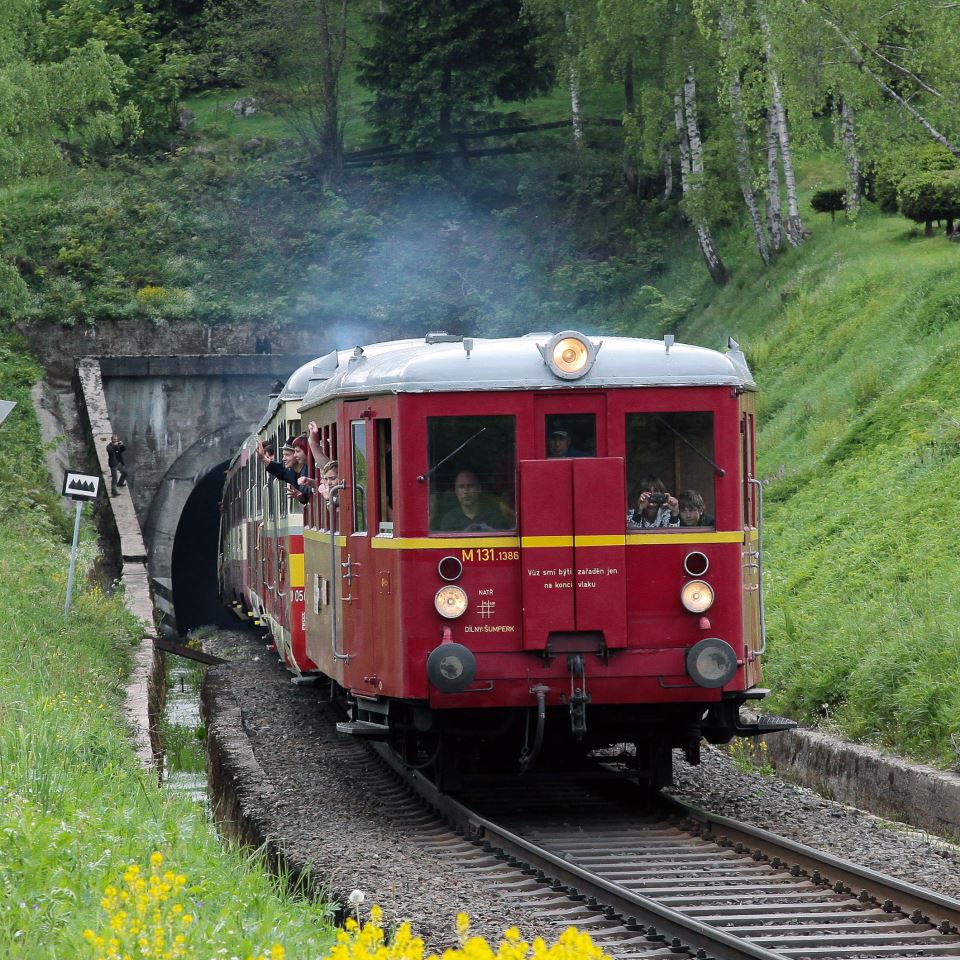 O víkendu vyjedou na tratě historické a parní vlaky