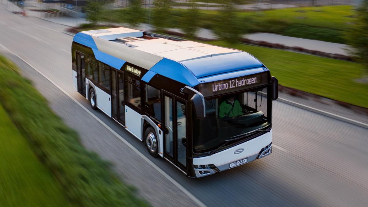 Autobus, který používá jako palivo zelený vodík, disponuje dojezdem 350 km