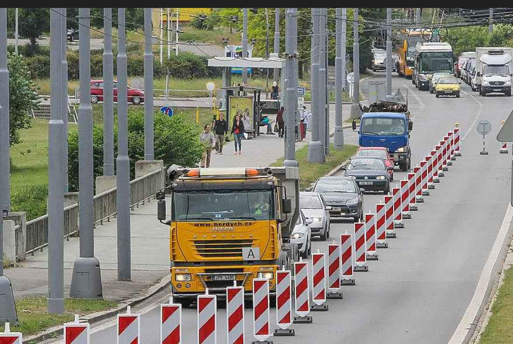 Plzeňské Ředitelství silnic a dálnic zahájí v pondělí opravu Rokycanské ulice