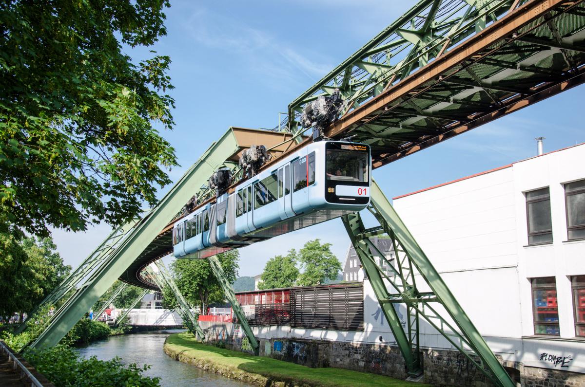 Zajímavosti ze světa dopravy: Visutá dráha ve Wuppertalu funguje již od roku 1901