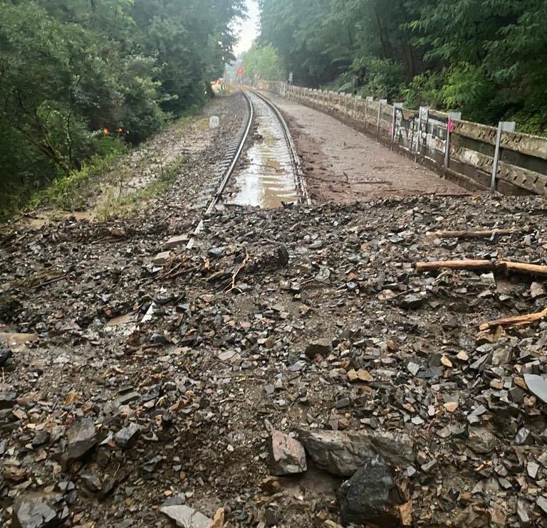 Páteční bouřka nadělala škody, několik tratí čeká na obnovu provozu