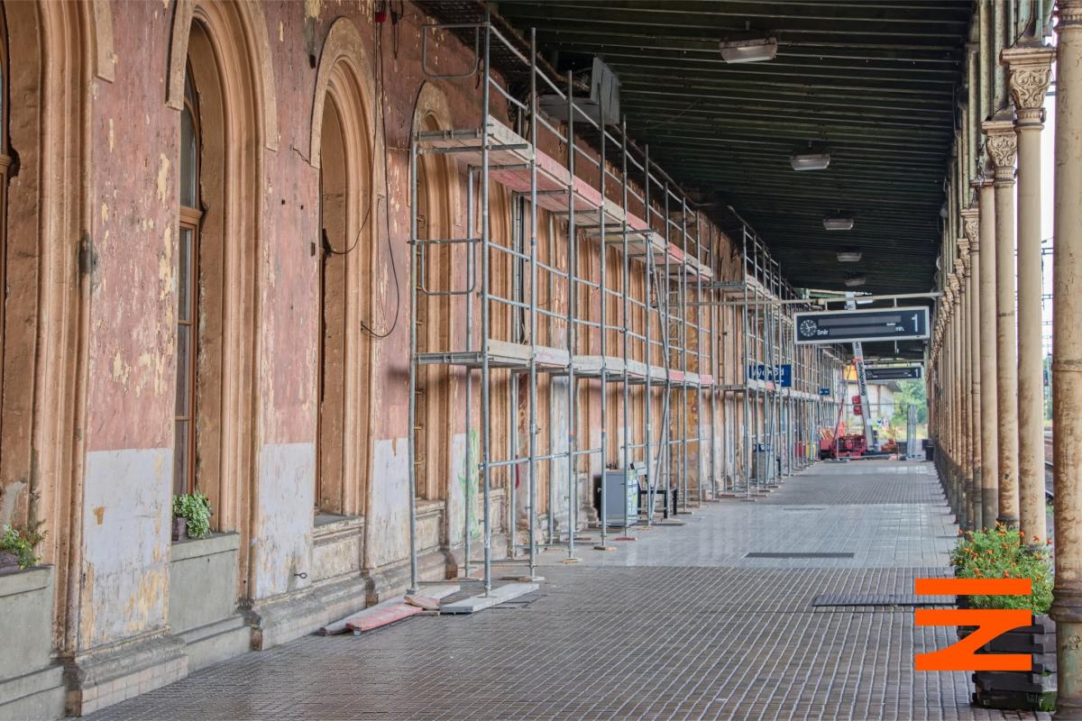 Rekonstrukce památkově chráněné výpravní budovy v Teplicích se rozbíhá!