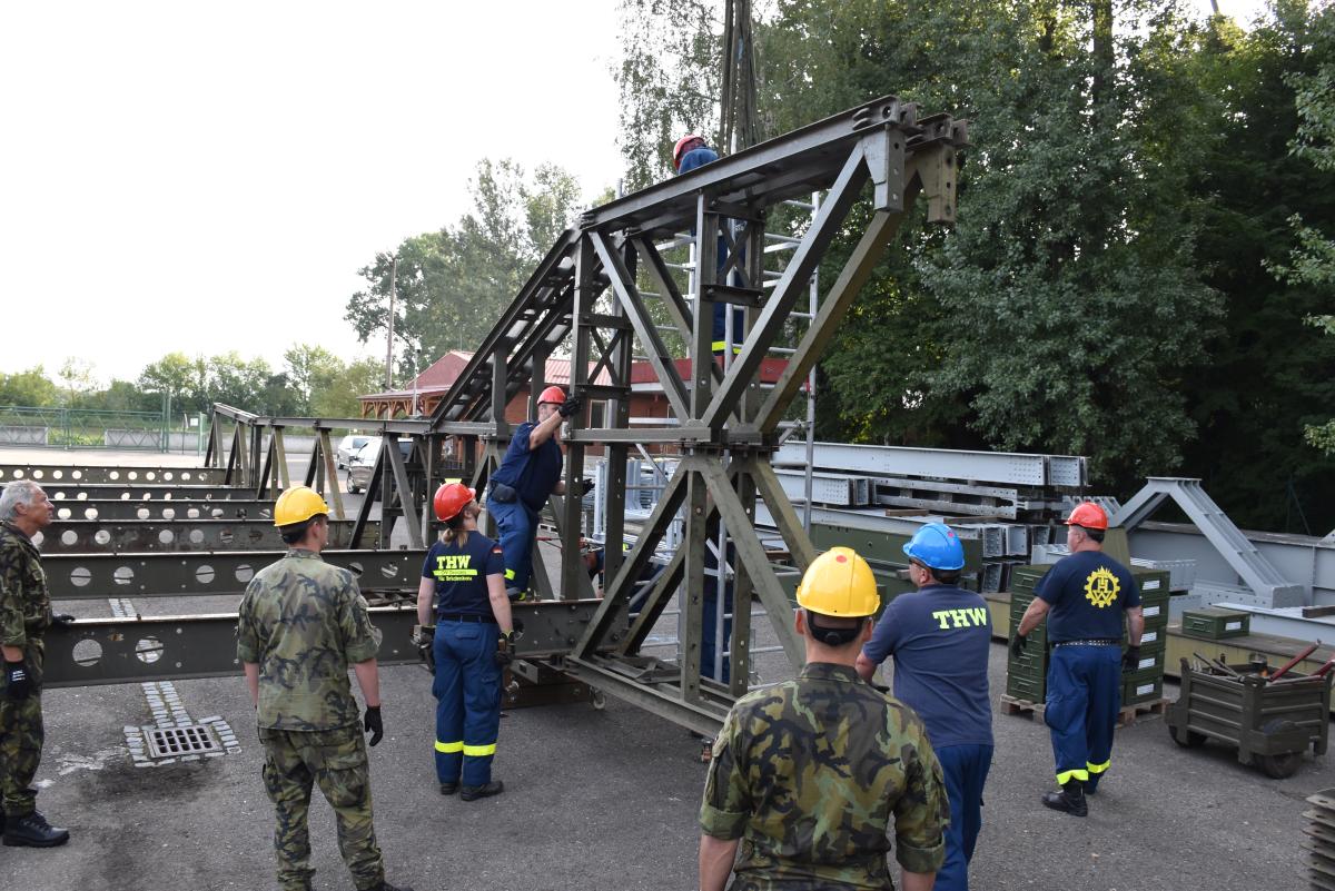 Výcvikové středisko v Kojetíně využili němečtí specialisté na výstavbu provizorních mostů!