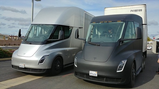 Pepsi se může těšit na nové elektrické kamiony Tesla Semi!