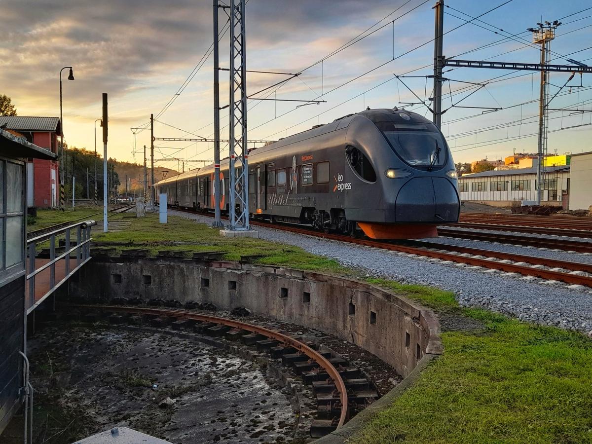 Na nádraží Letohrad/Kyšperk přijela včera v podvečer nová moderní vlaková jednotka nové řady 665 od Leo expressu!