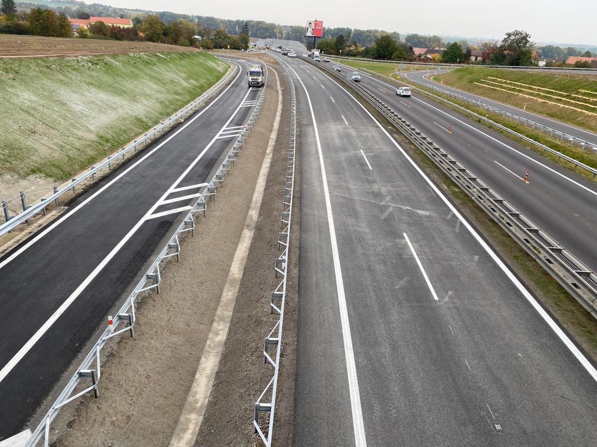 Přestavba mimoúrovňové křižovatky v Drysicích na dálnici D46 dokončena