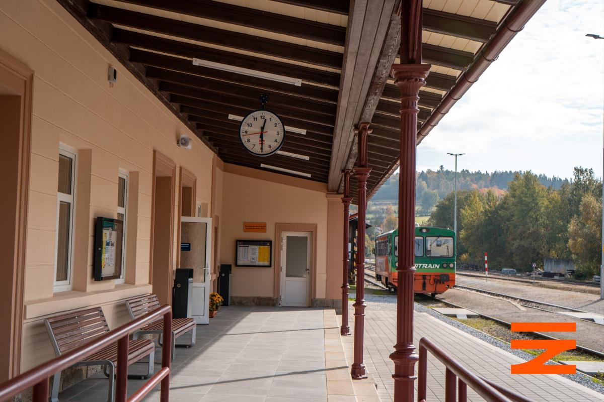 Milovníkům železnice by neměla ujít návštěva zrekonstruované výpravní budovy ve Vimperku!