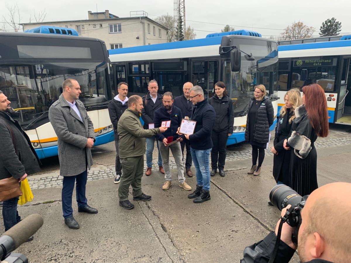 Dopravní podnik Ostrava daroval Ukrajině sedm dieselových autobusů