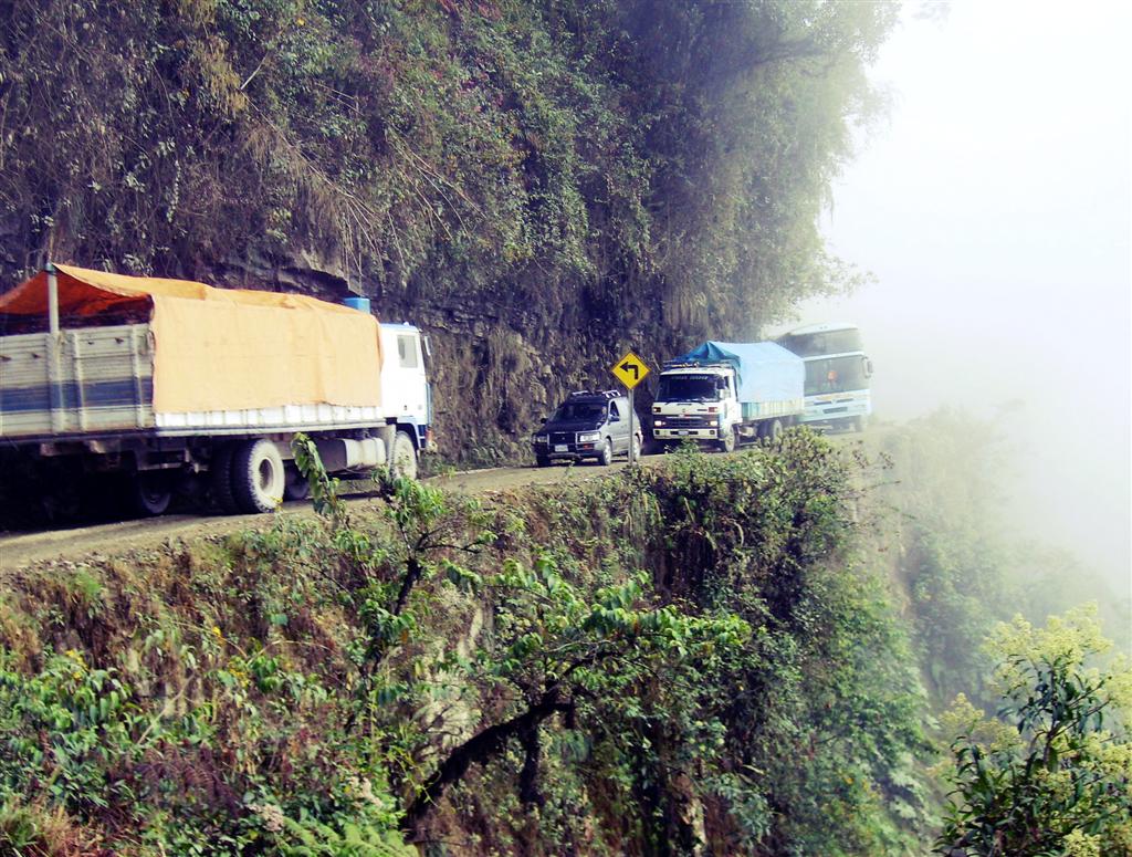 Zajímavosti ze světa dopravy: Nejděsivější silnice na světě v Bolívii!