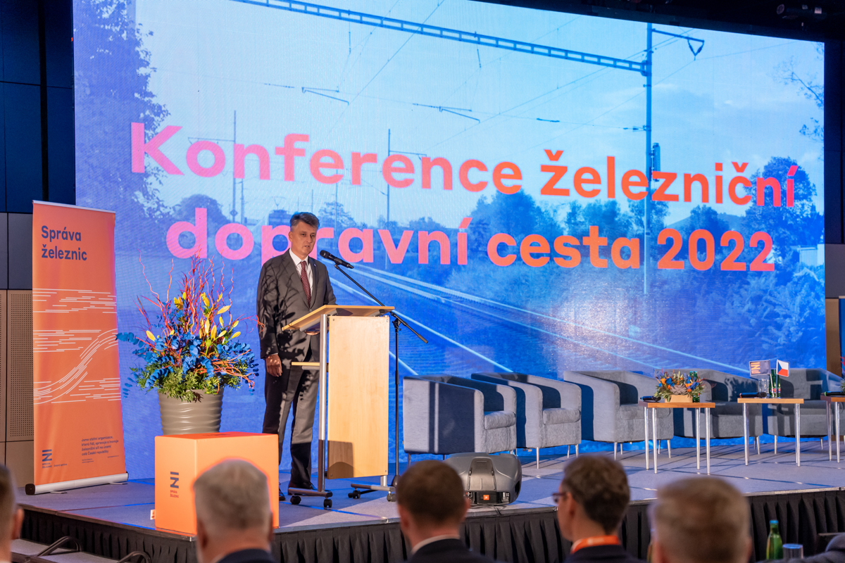 Fotoreport: Jakou atmosféru letos měla konference Správy železnic Železniční dopravní cesta 2022?