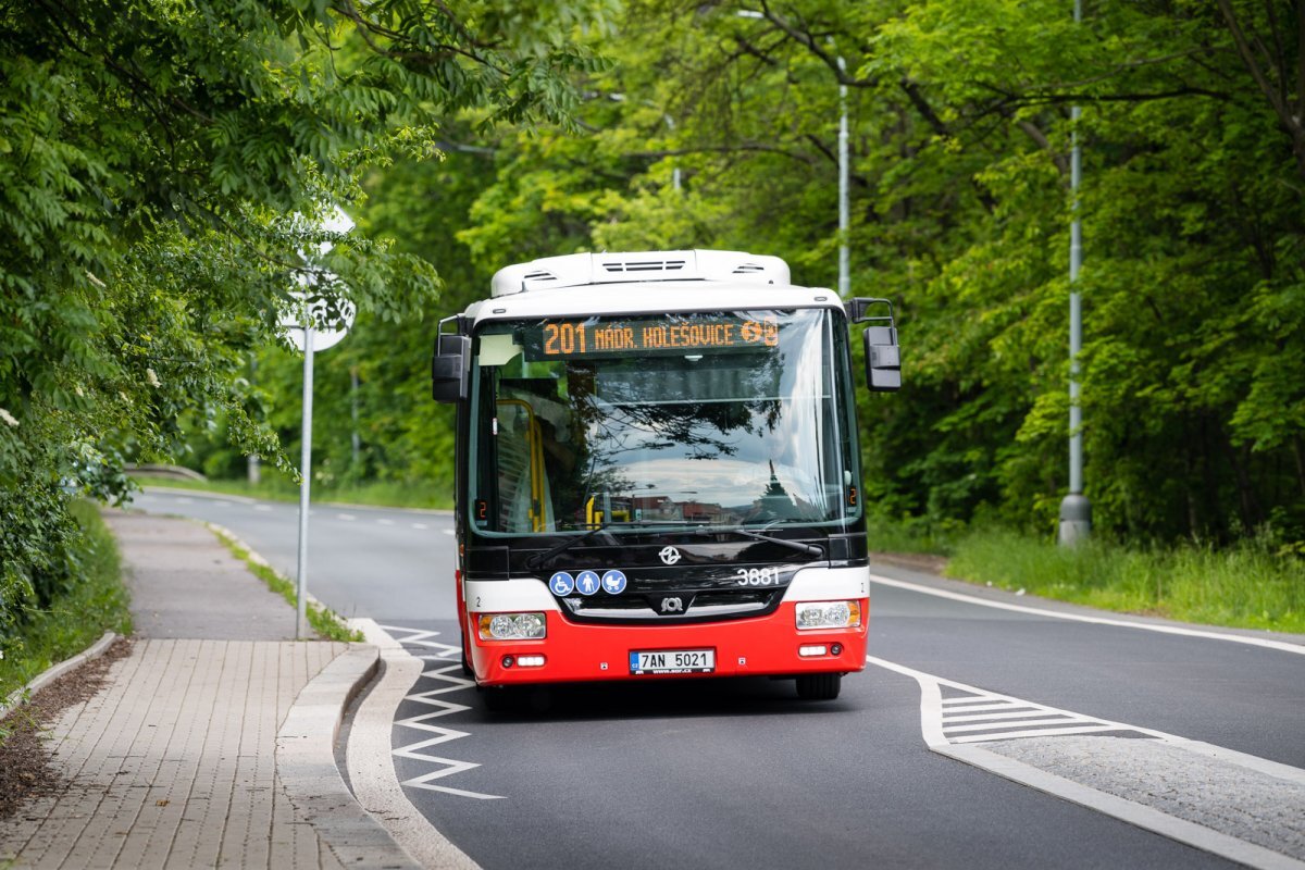 V Praze letos přibylo 4,4 kilometru jízdních pruhů pro autobusy