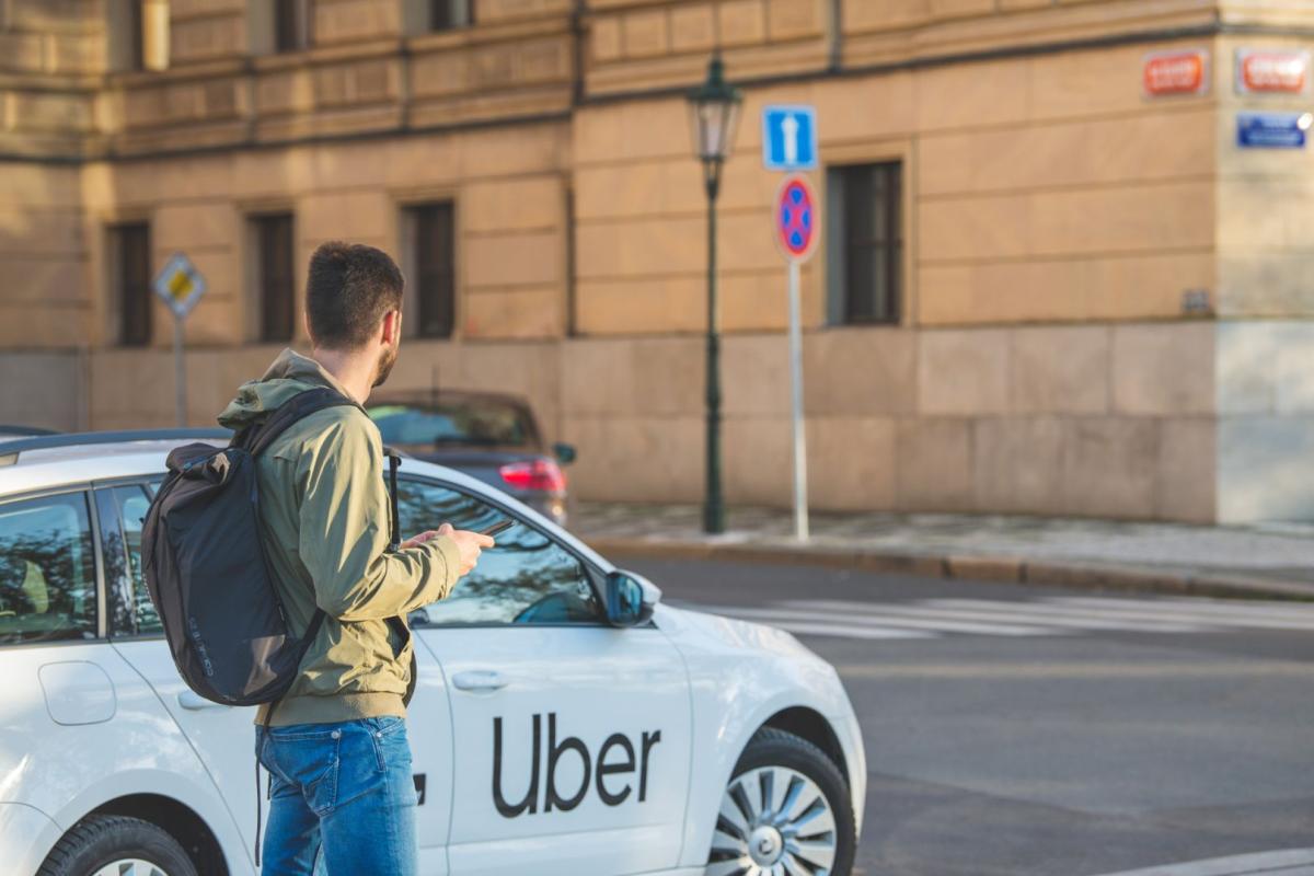 Společnost Uber zajistí taxislužbu na Letišti Václava Havla