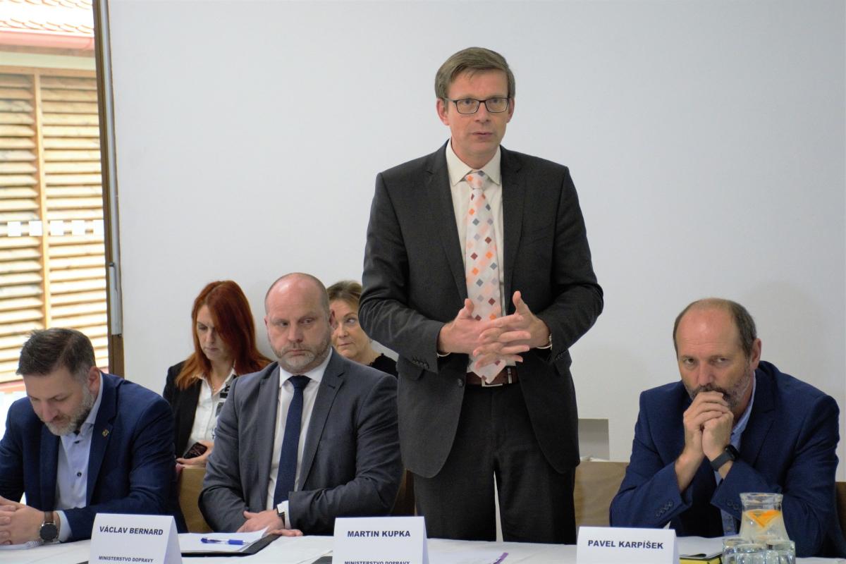 Ministr dopravy Martin Kupka jednal na západě Čech o „Gigafactory“ koncernu Volkswagen!