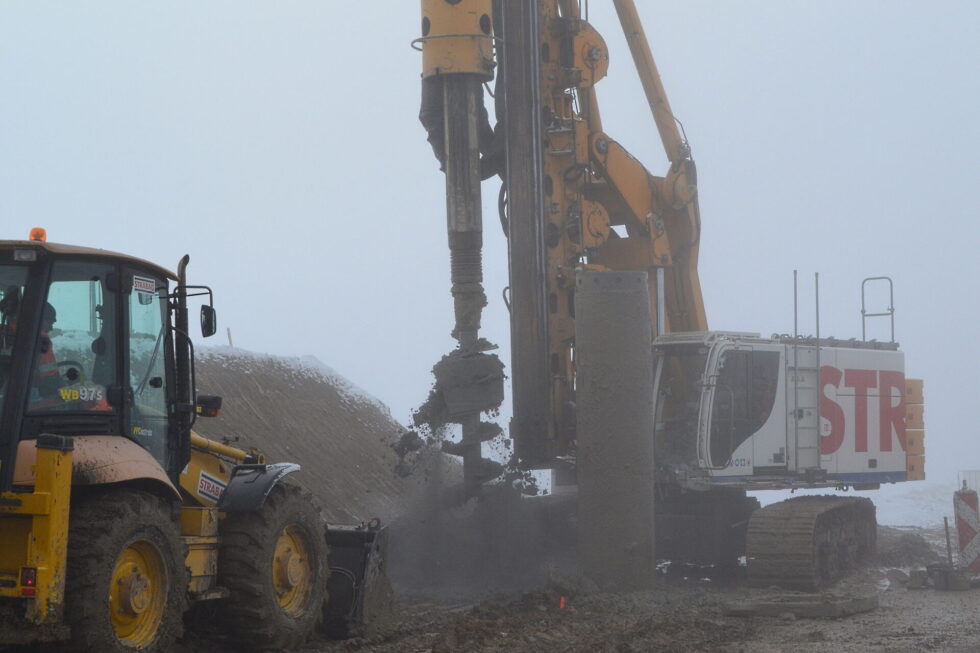Na stavbě přeložky silnice I/36 Časy – Holice pokračují stavební práce i během zimního období