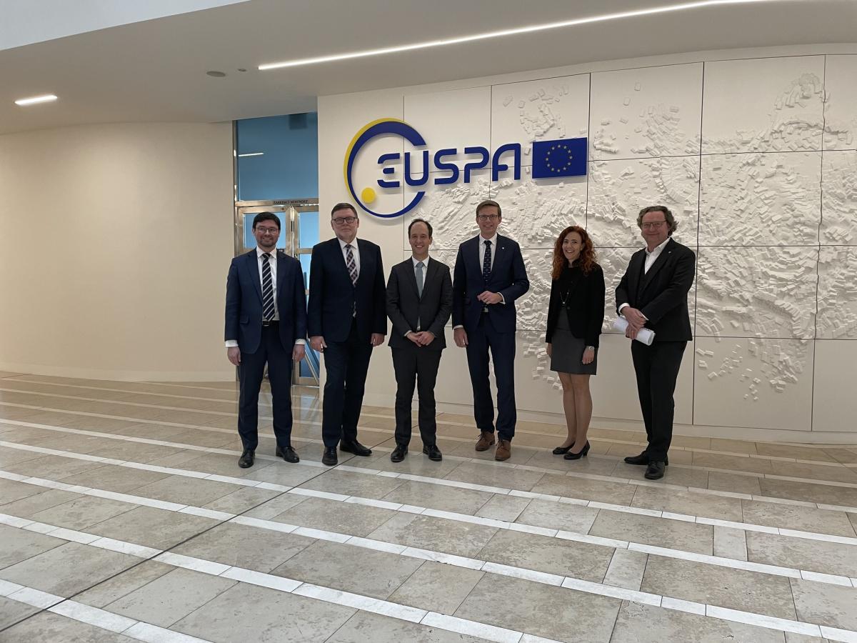 FOTOREPORT: Kosmická agentura EUSPA se bude stěhovat na Palmovku