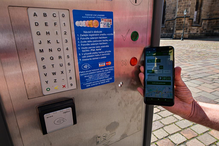 V Plzni je možné si zakoupit parkovné elektronicky na všechny parkovací zóny