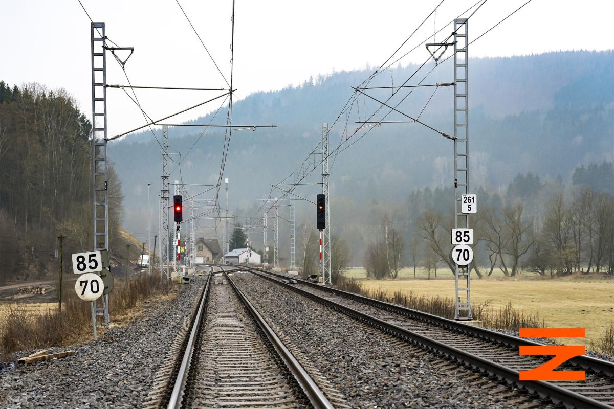 Správa železnic vyslala na trať mezi Ústím n. Orlicí a Brandýsem n. Orlicí sanační stroj PM 1000 URM