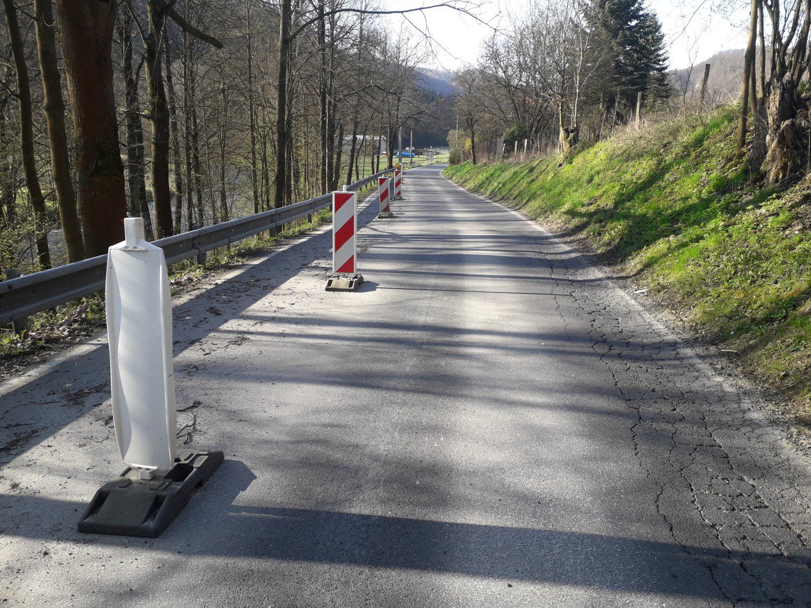 U Hanušovic byla zahájena náročná oprava silnice