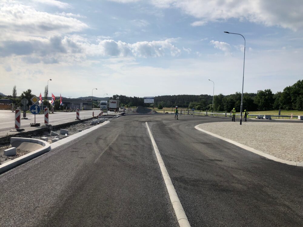 ŘSD zahájilo výstavbu druhé poloviny okružní křižovatky v Jestřebí