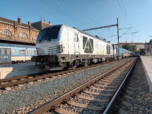 České dráhy testují duální lokomotivu Siemens Vectron Dual Mode