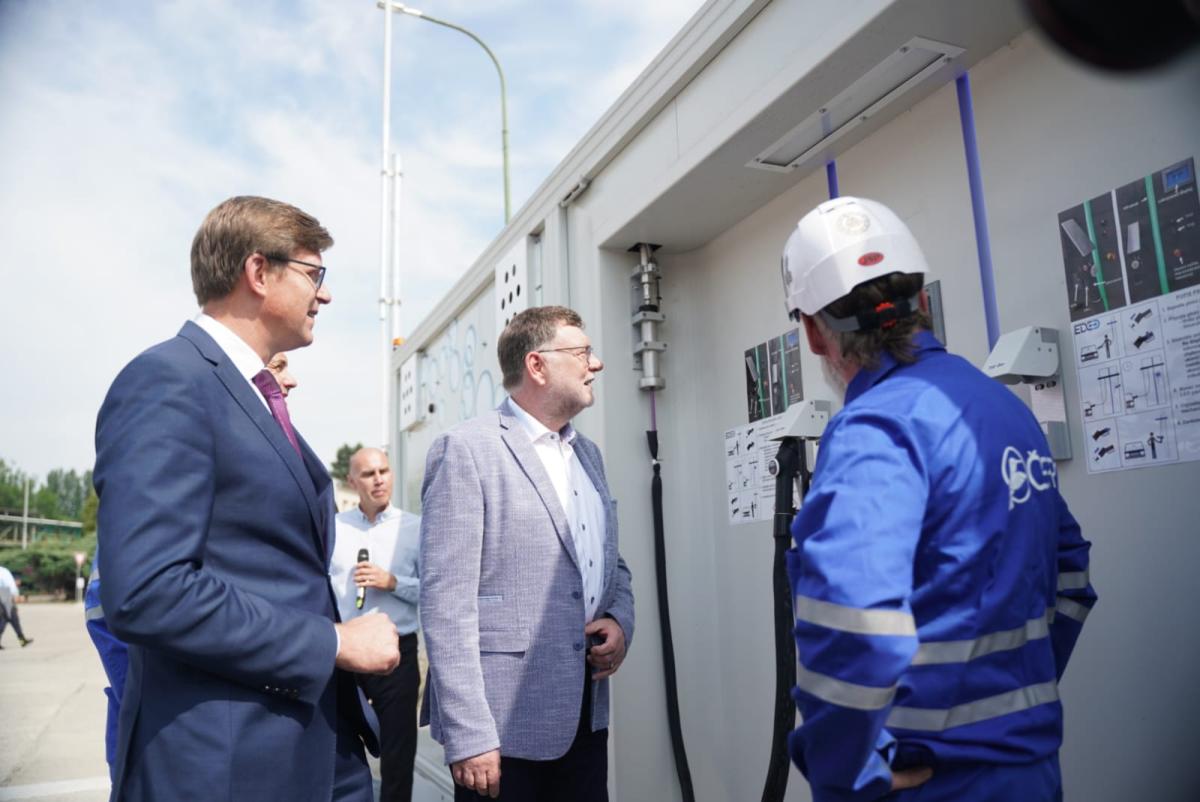 ČEPRO spouští vodíkovou plnicí stanici  ve skladu Mstětice u Prahy