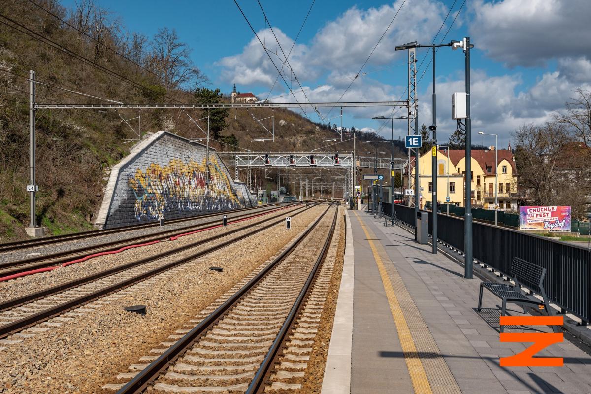 Správa železnic dokončila modernizaci úseku Praha-Smíchov - Černošice, cestování bude pohodlnější